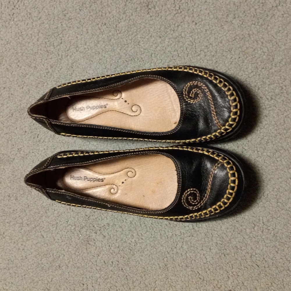 Hush Puppies black flats with design